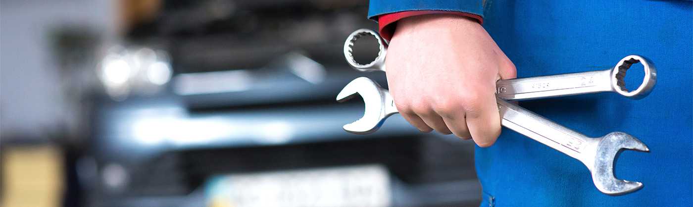 Mechanic Holding Spanners Dunsbury MOT Havant